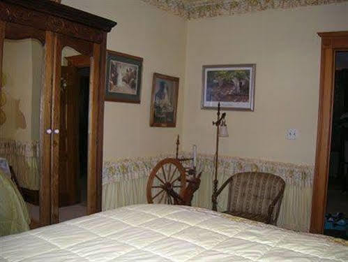 Isadoras Bed And Breakfast West Bend Екстериор снимка